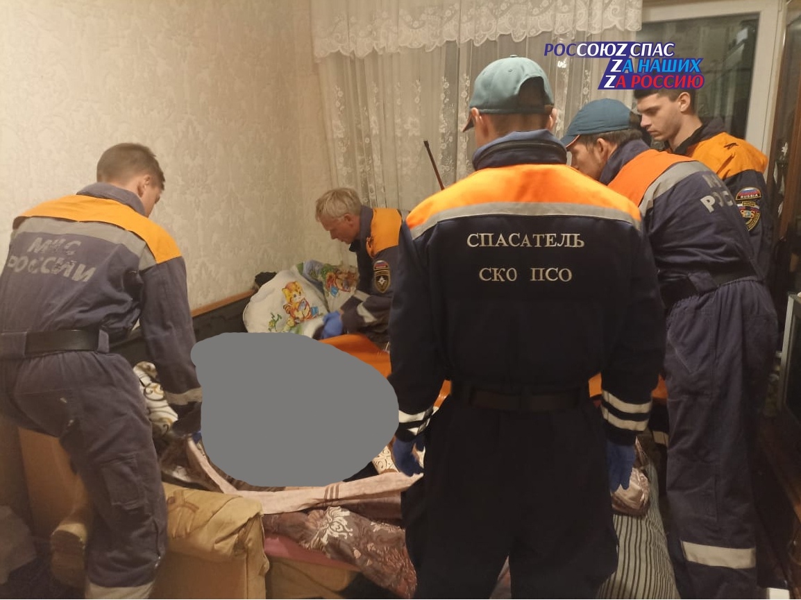 14 сентября в Ставропольский краевой общественный поисково-спасательный отряд поступила заявка - женщина с избыточным весом в предсмертном состоянии, упала с кровати и не смогла подняться