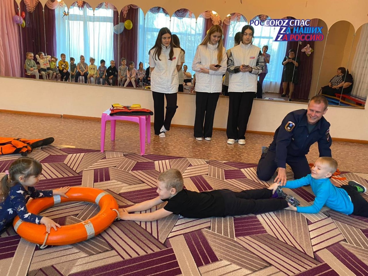 Спасатели провели уроки безопасности в школах и детских садах Саратовской области