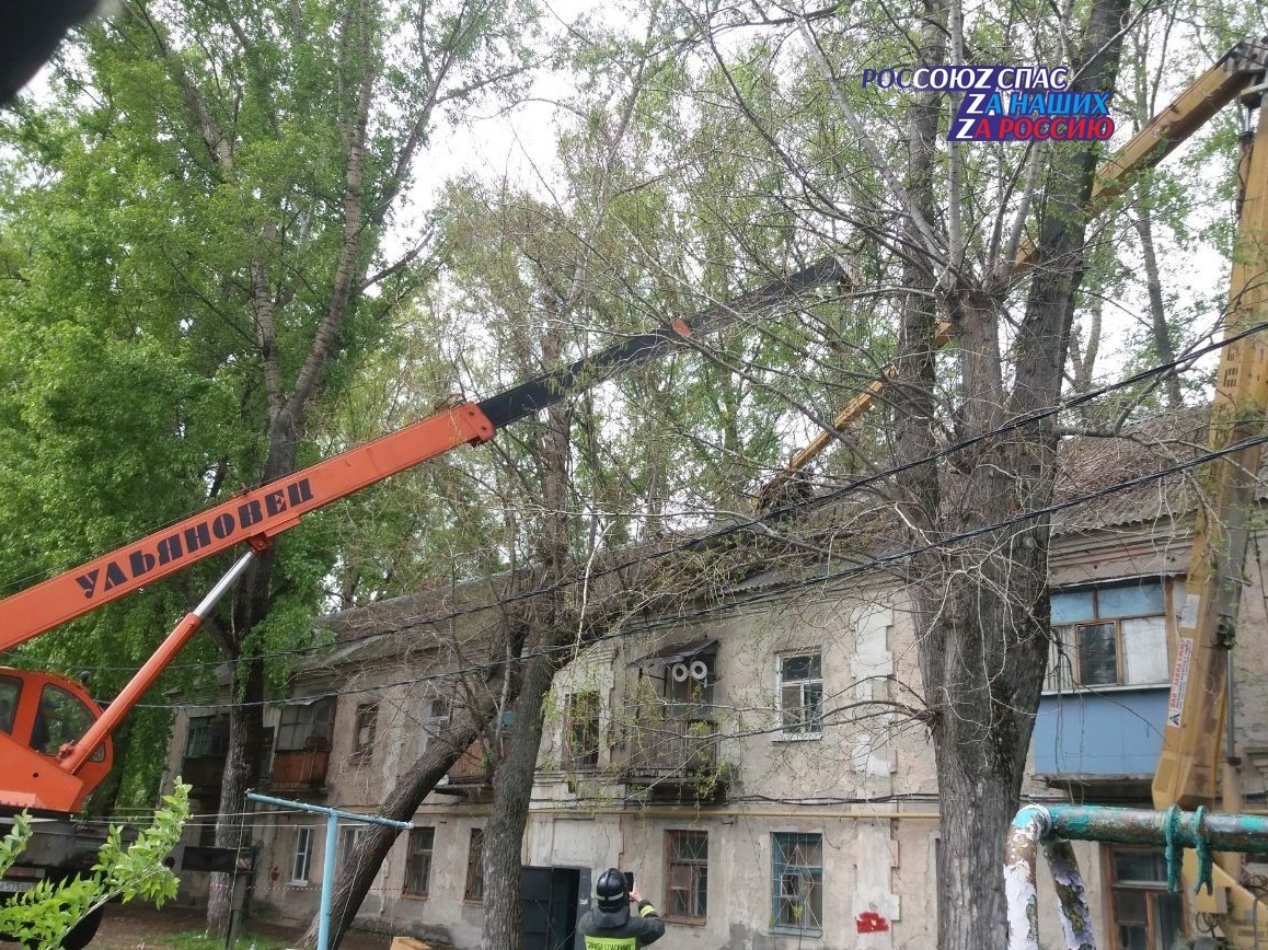 УЛЬЯНОВСКИЕ СПАСАТЕЛИ ПРЕДОТВРАТИЛИ ОБРУШЕНИЕ КРОВЛИ - Российский союз  спасателей