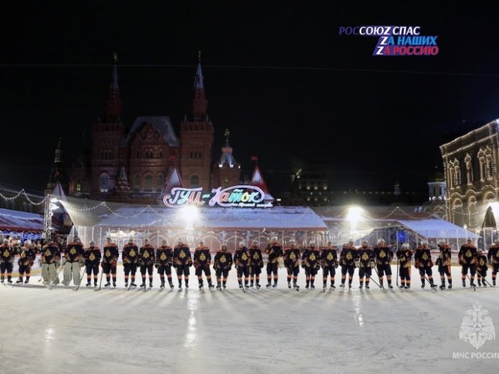 В Москве прошел товарищеский матч по хоккею между сборными МЧС России и МЧС Республики Беларусь