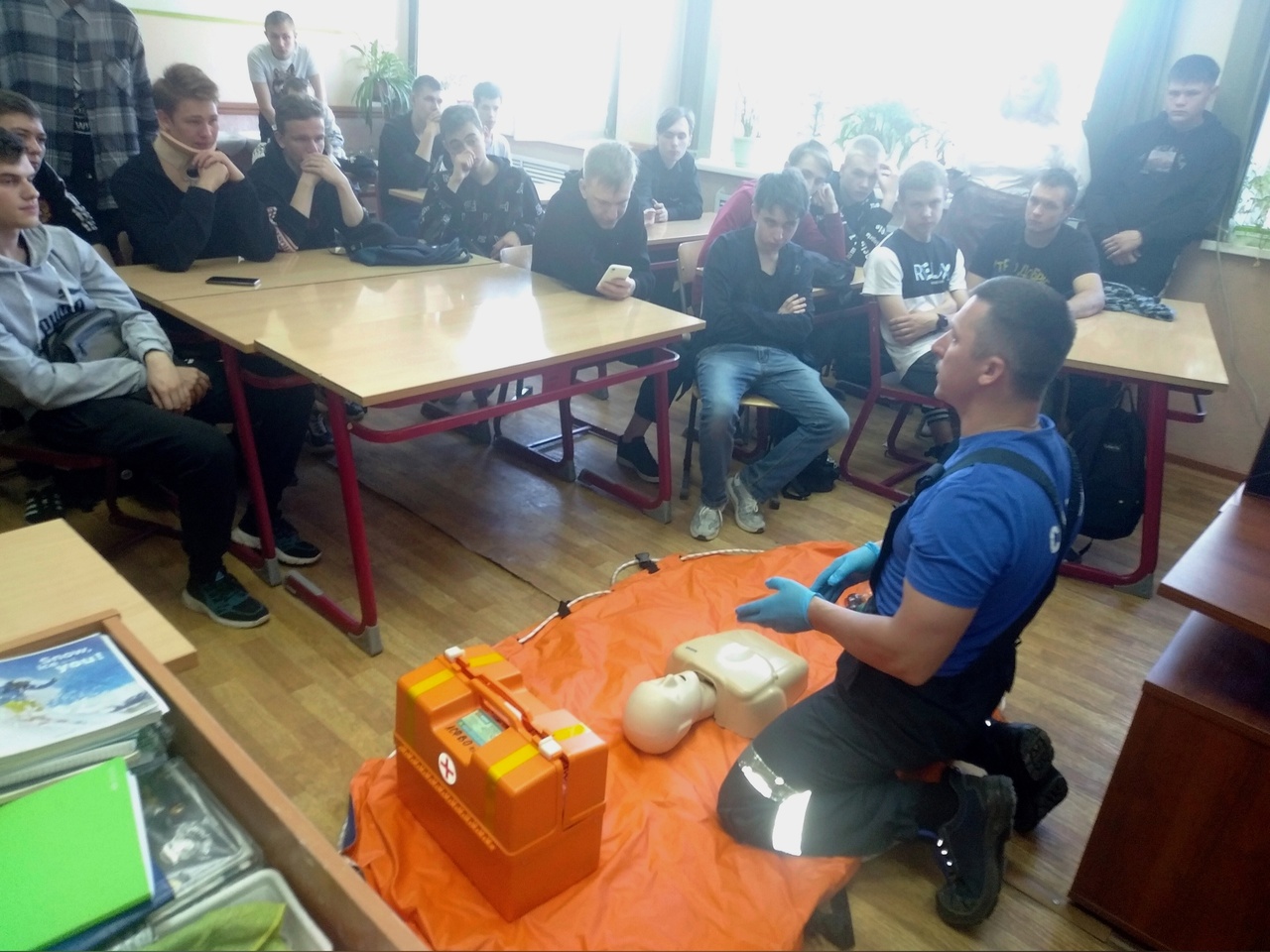 Спасатели провели занятие со студентами Владимирского индустриального техникума