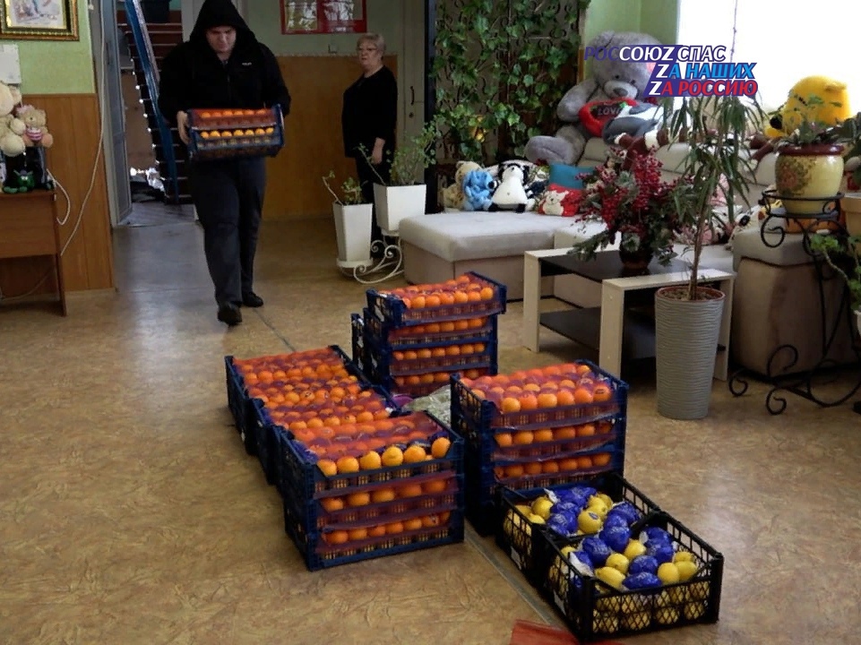 Воспитанники Перевальской школы-интерната получили фрукты от РОССОЮЗСПАСа