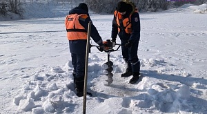 Спасатели Красноярского края участвуют в профилактике гибели рыбы на водоемах Красноярского края