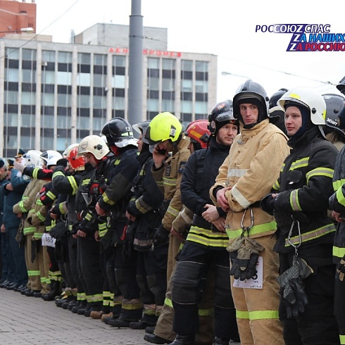 04 ноября 2022 г., в День Народного единства, в Санкт-Петербурге состоялись VI Международные соревнования по скоростному подъему среди пожарных и спасателей "Вертикальный вызов"