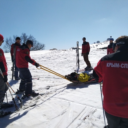 Крымские спасатели совместно с членами КРО ООО " РОССОЮЗСПАС" проводят совместные занятия по горно - лыжной подготовке
