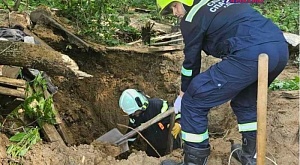 В понедельник на пульт оперативного дежурного поступило сообщение про обрушение грунта в овощной яме, под которым оказался мужчина