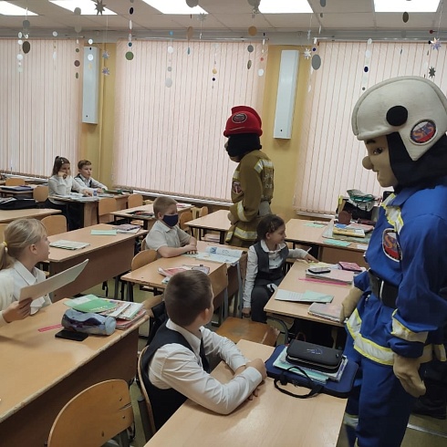 В школе №23 города Ростова-на-Дону 21 декабря состоялись занятия по пожарной безопасности в рамках проекта выездного учебно-тренировочного сбора "От предмета ОБЖ - к Безопасной жизни"