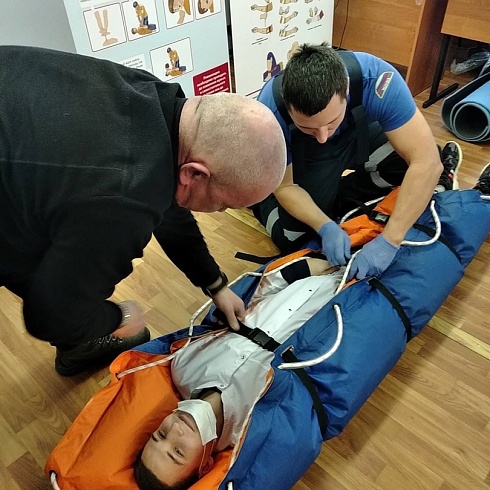 Владимирские спасатели провели занятия со студентами Ковровского медицинского колледжа по оказанию помощи пострадавшим в экстремальных условиях