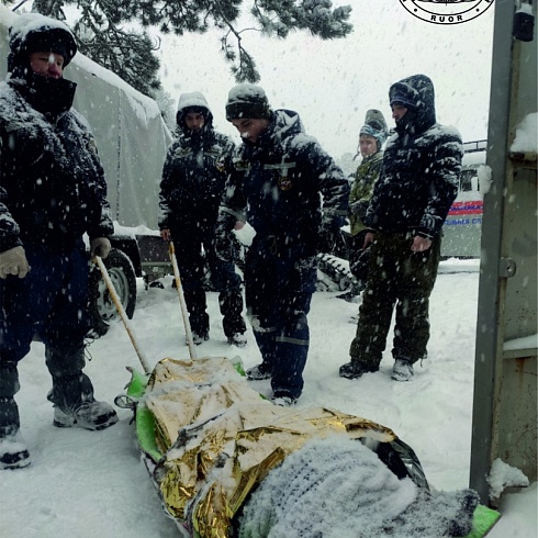 Спасатели РО РОССОЮЗСПАС Республики Крым оказывают помощь, пострадавшим при зимних катаниях