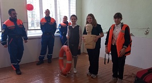 Владимирские спасатели провели занятие по безопасности для учащихся Вахромеевской школы