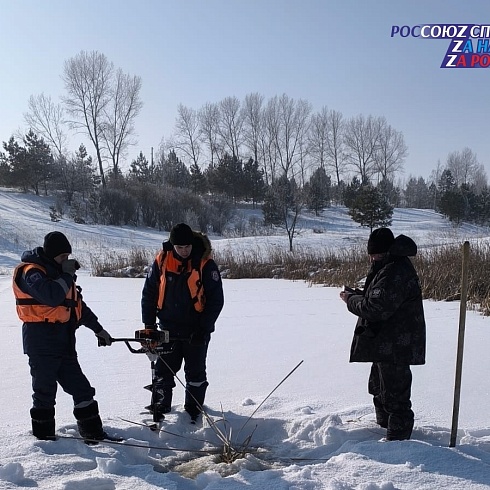 Спасатели Красноярского края участвуют в профилактике гибели рыбы на водоемах Красноярского края