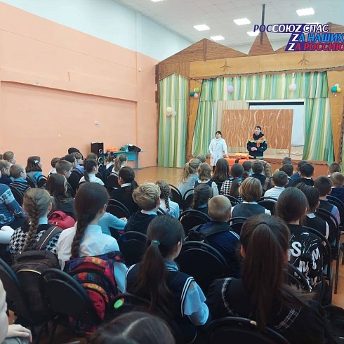 Спасатели провели уроки безопасности в школах и детских садах Саратовской области