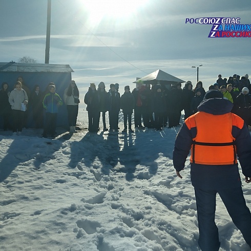 Спасатели РОССОЮЗСПАСа и сотрудники МЧС России провели мастер-класс на водоёме Семязино для владимирских школьников
