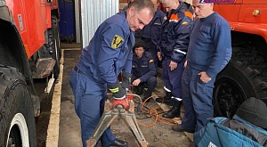 С 6 по 20 декабря аварийно-спасательной службой Рязанской области были проведены занятия по практическому применению гидравлических аварийно-спасательных инструментов с пожарными областного центра