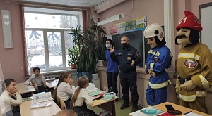 В школе №23 города Ростова-на-Дону 21 декабря состоялись занятия по пожарной безопасности в рамках проекта выездного учебно-тренировочного сбора "От предмета ОБЖ - к Безопасной жизни"