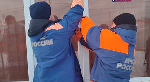 10 января в Ставропольский общественный поисково-спасательный отряд поступила заявка - вскрытие окна, так как в доме оказались заперты дети