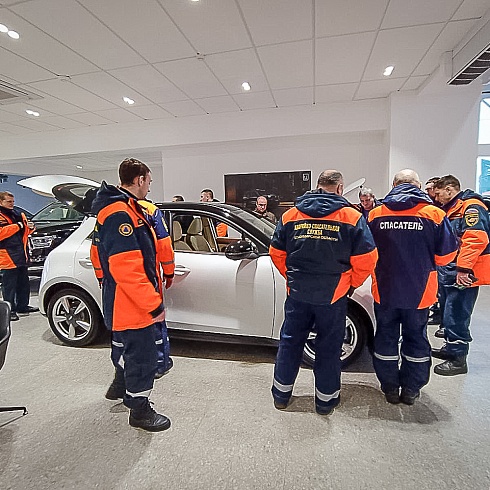 Владимирским спасателям рассказали об устройстве автомобилей на электротяге