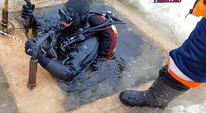 Спасатели проводят поисковые работы на акватории реки Волги
