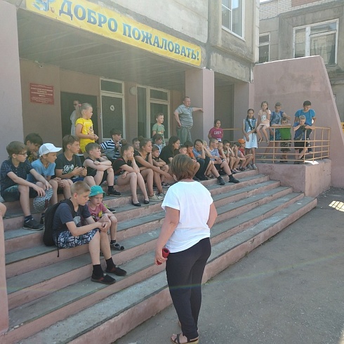 В рамках акции «Мои безопасные каникулы» спасатели РОССОЮЗСПАСа провели занятие в школьном лагере Ново-Александровской школы. 