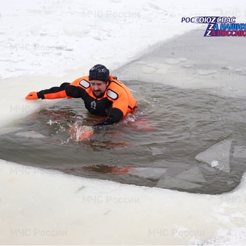 Мастер-класс по спасению на воде состоялся на водоёме Семязино во Владимире