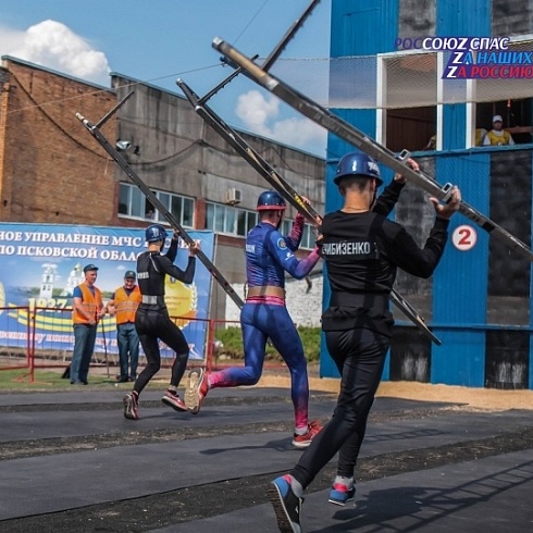 В Пскове завершился первый день Межрегиональных соревнований по пожарно-спасательному спорту