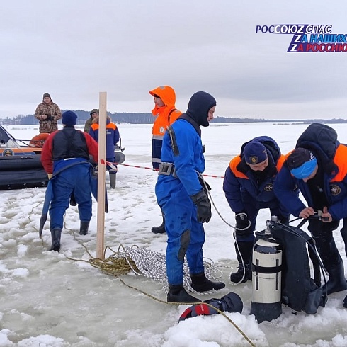 Спасатели проводят поисковые работы на акватории реки Волги