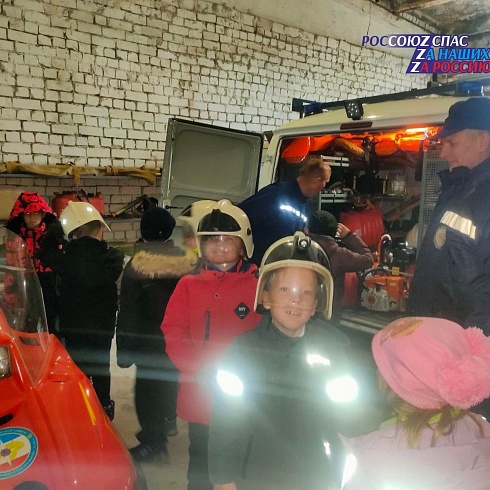 3 ноября спасатели Кокшайской аварийно-спасательной группы ГБУ РМЭ "МАСС" провели профилактическое занятие на тему: "Безопасность на водных объектах в осенне-зимний период"