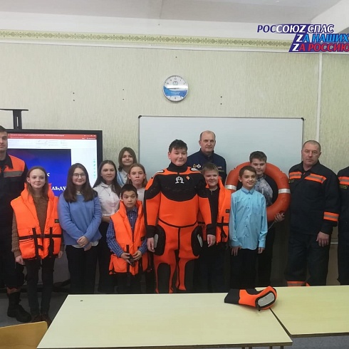 Спасатели АСФ Барнаула в период ледостава проводят уроки безопасности в городских школах