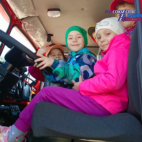 Огнеборцы ГКУ Рязанской области «Противопожарно-спасательная служба» снова принимают юных гостей в пожарно-спасательных частях
