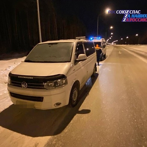 Спасатели Марийской аварийно-спасательной службы эвакуировали замерзающих людей из автомобиля, который сломался на федеральной трассе
