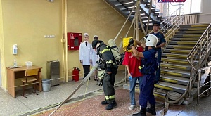 Спасатели Астраханского РО РОССОЮЗСПАСа приняли участие в тренировочном учении в здании медицинского колледжа