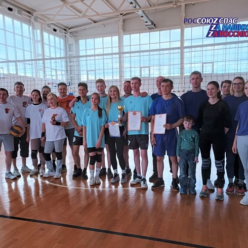 8 мая команда Звениговской аварийно-спасательной группы ГБУ РМЭ "МАСС" заняла 3 место среди смешанных команд в Кубке Победы по волейболу