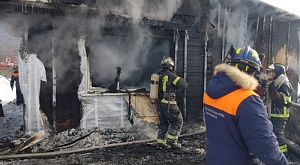В СНТ Южно-Сахалинска ликвидировали возгорание дома