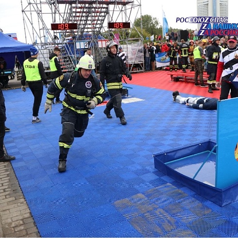 10 сентября, спасатели общественного аварийно-спасательного отряда Санкт-Петербургского регионального отряда Российского союза спасателей приняли участие в Международных соревнованиях "Сильнейший пожарный-спасатель" в Минске