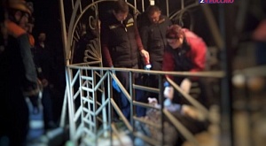 В Ставропольский краевой общественный поисково-спасательный отряд поступила заявка - женщина застряла в металлическом ограждении