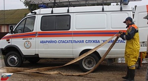 Региональное отделение Республики Крым оказывает в Ленинском районе помощь населению в ликвидации последствий подтоплений