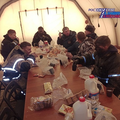 Пожарные и спасатели города Барнаула в течение дежурных суток дважды встретились на Шинном заводе. Днём на учениях, ночью на крупном пожаре