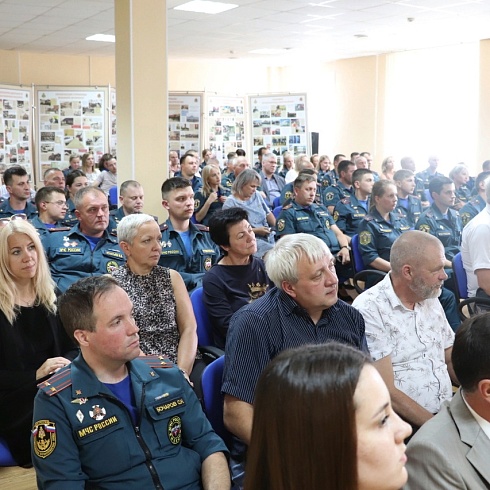 Николай Зацепин поздравил сотрудников государственного пожарного надзора