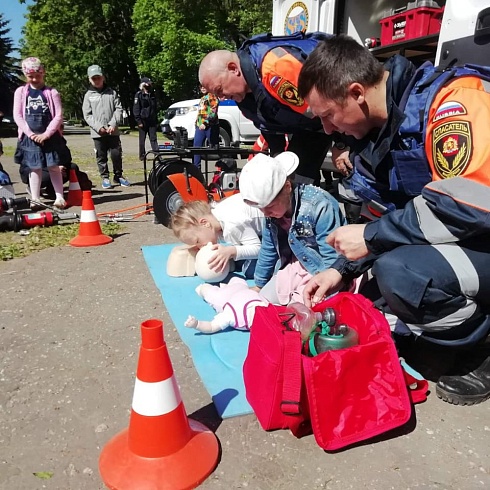В рамках проекта «Безопасные каникулы» спасатели РОССОЮЗСПАСа Владимирской области провели обучение детей в городе Суздаль.
