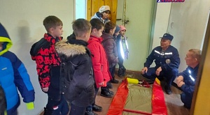 3 ноября спасатели Кокшайской аварийно-спасательной группы ГБУ РМЭ "МАСС" провели профилактическое занятие на тему: "Безопасность на водных объектах в осенне-зимний период"